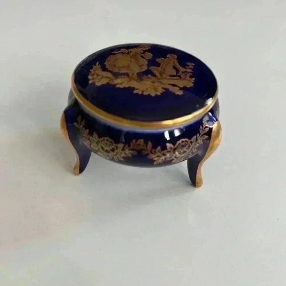 Vintage Limoges  Porcelain Round Trinket Box in Blue and Gold Made in France - Picture 10 of 11